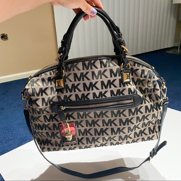 Michael Kors Monogram Medium Satchel Beige & Black - Picture 2 of 15